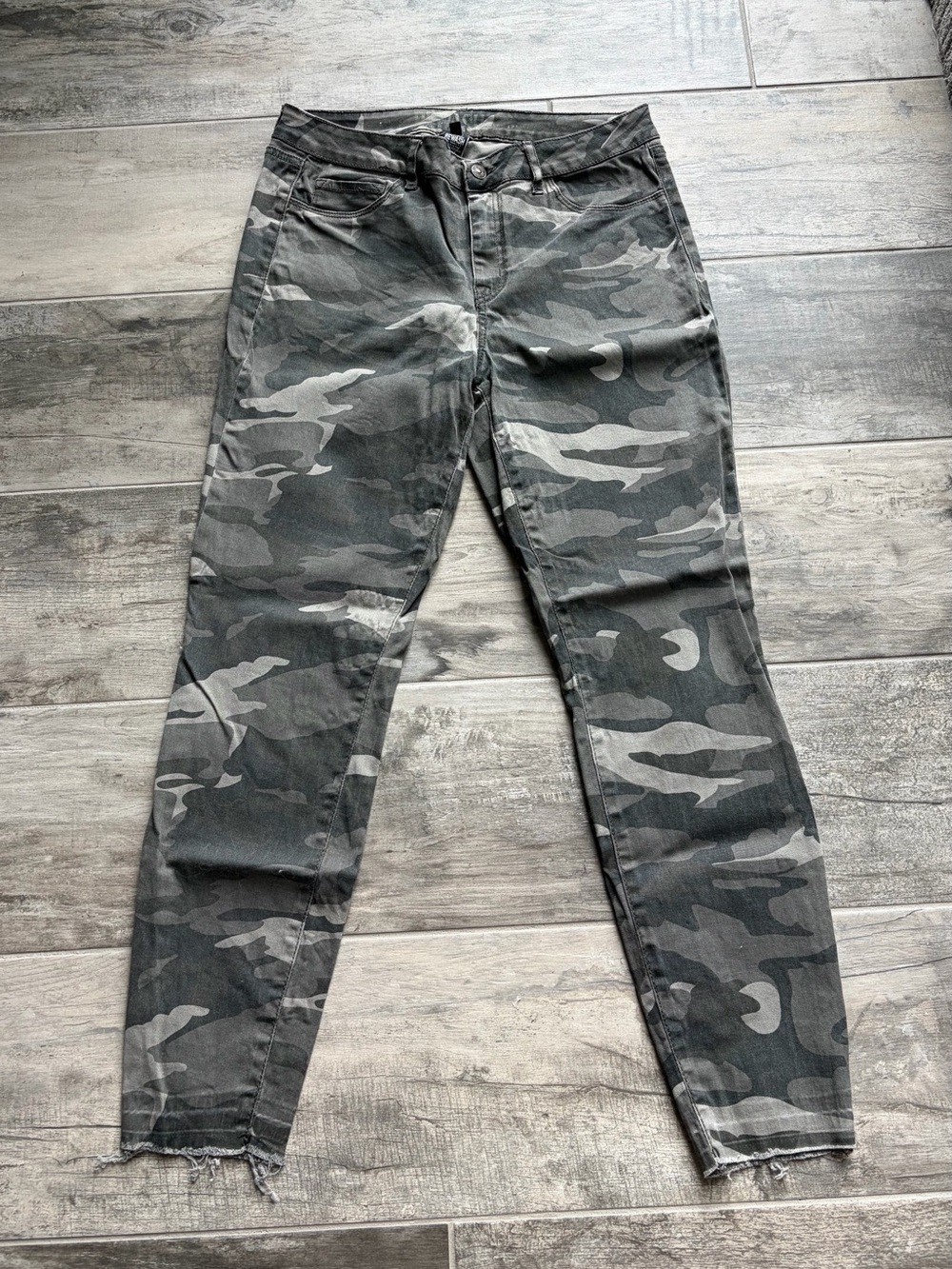 Women's Gray Camo Slim Jeans